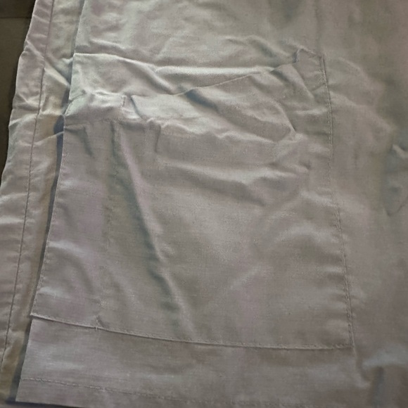 4 piece scrub set EUC 3 bottoms and a scrub jacket. - Picture 8 of 10